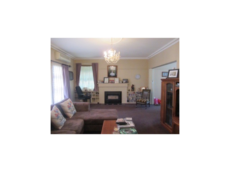 302 Highview Crescent, Lavington NSW 2641