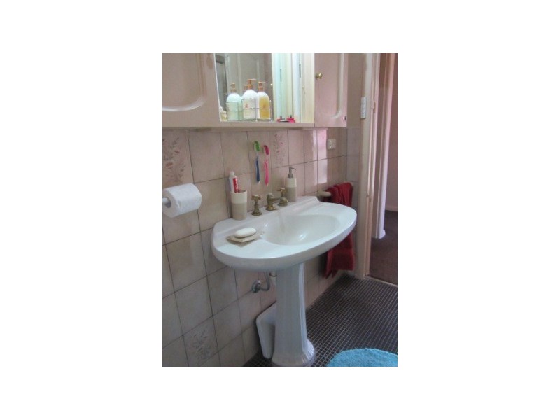 302 Highview Crescent, Lavington NSW 2641