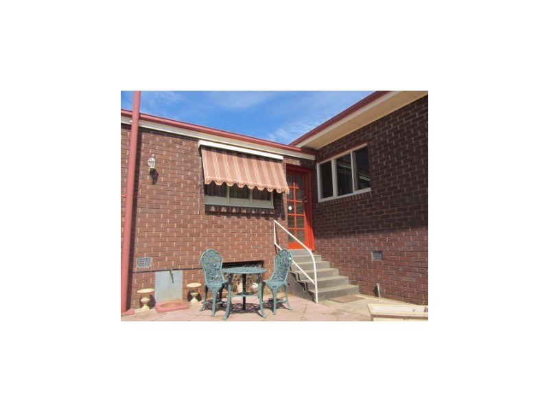 302 Highview Crescent, Lavington NSW 2641
