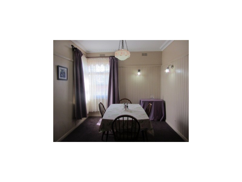 302 Highview Crescent, Lavington NSW 2641