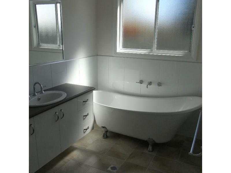 43 Pell Street, Howlong NSW 2643