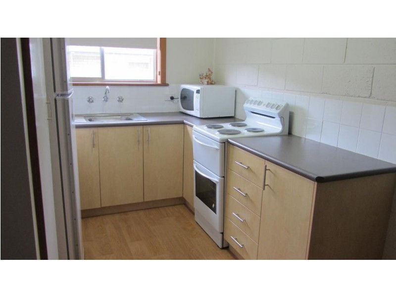 2/452 Kotthoff Street, Lavington NSW 2641