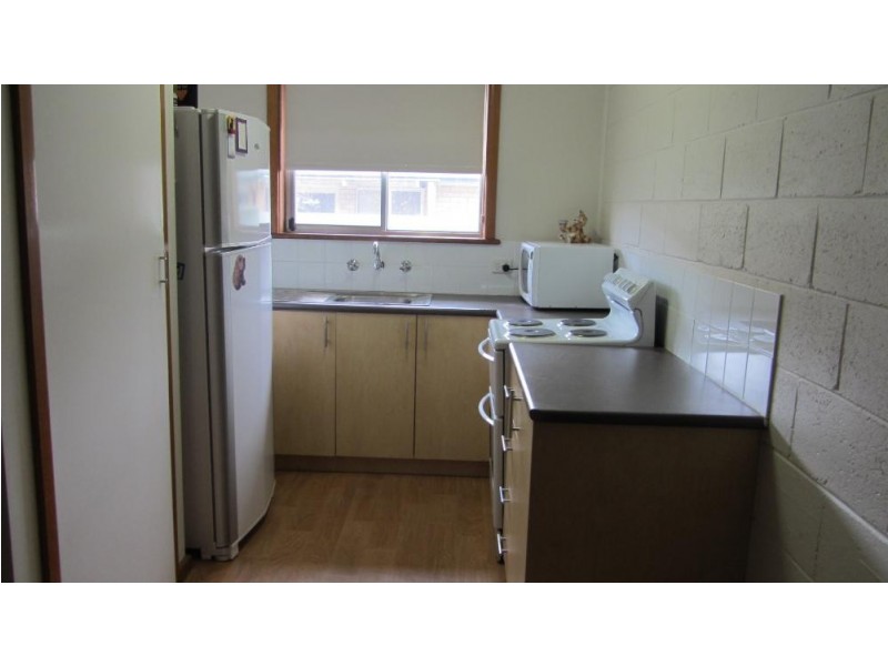 2/452 Kotthoff Street, Lavington NSW 2641