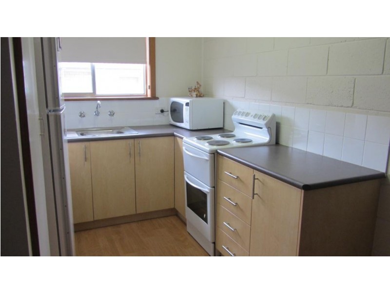 2/452 Kotthoff Street, Lavington NSW 2641