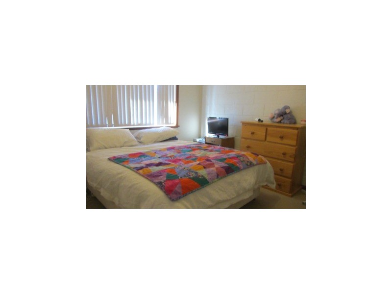 2/452 Kotthoff Street, Lavington NSW 2641