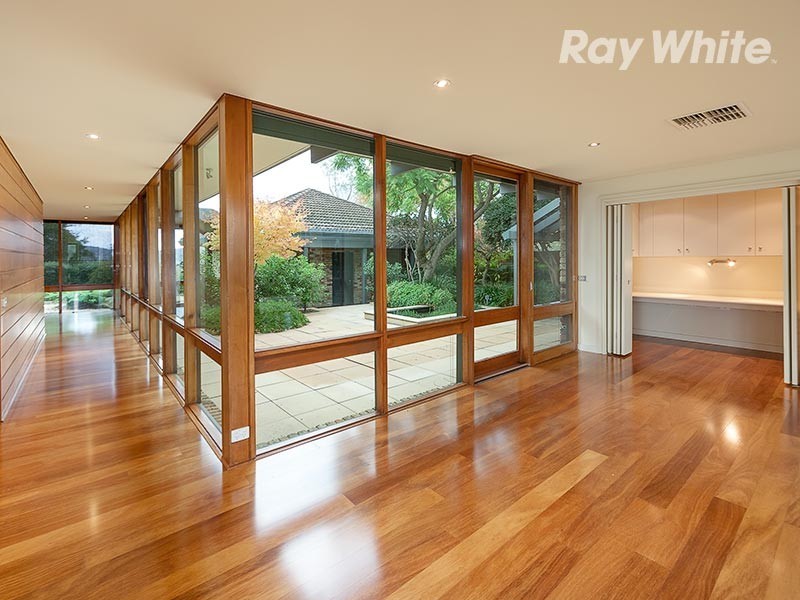 21 Abbott Drive, Lavington NSW 2641