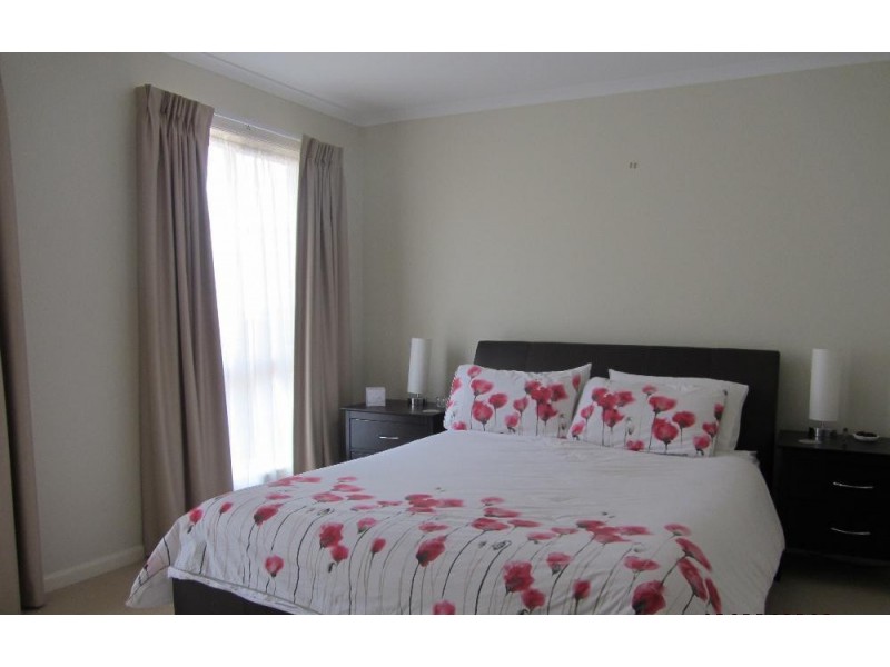 2/406 Halehaven Crescent, Lavington NSW 2641
