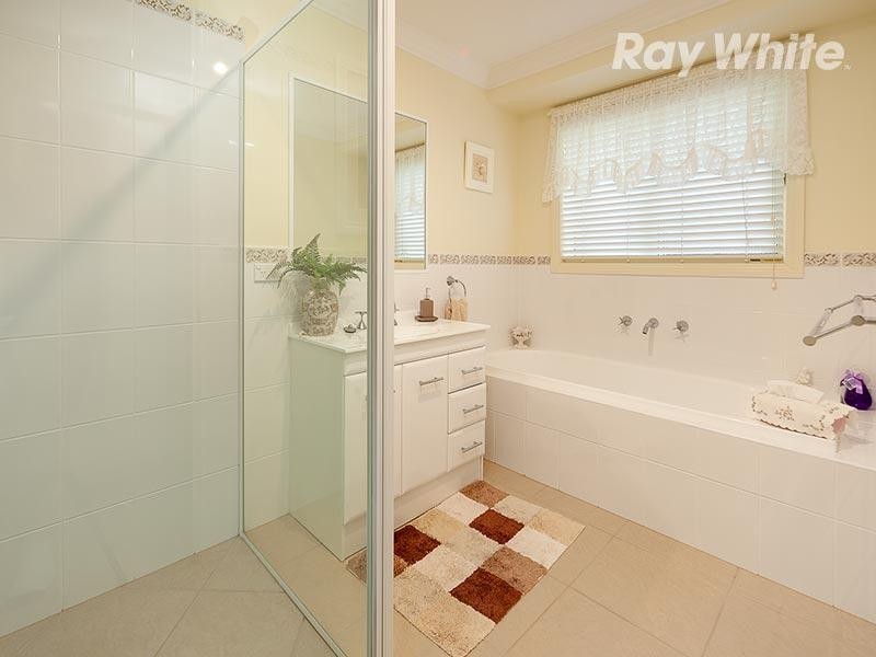 4 Emily Court, Howlong NSW 2643