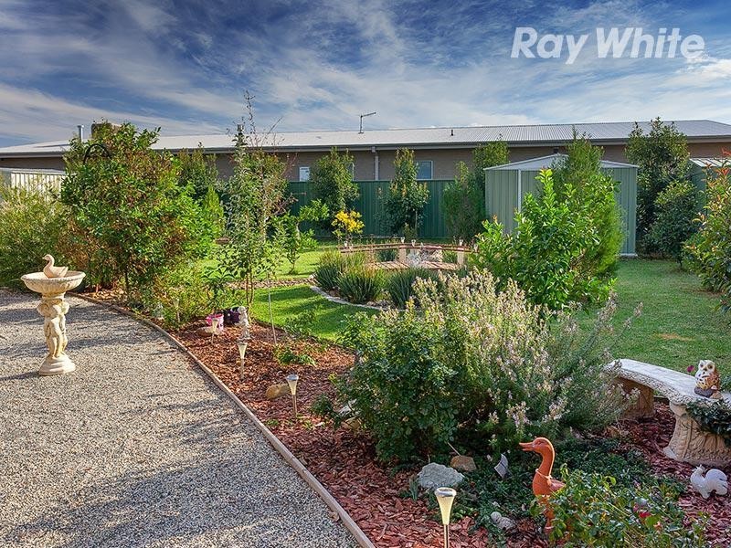 4 Emily Court, Howlong NSW 2643