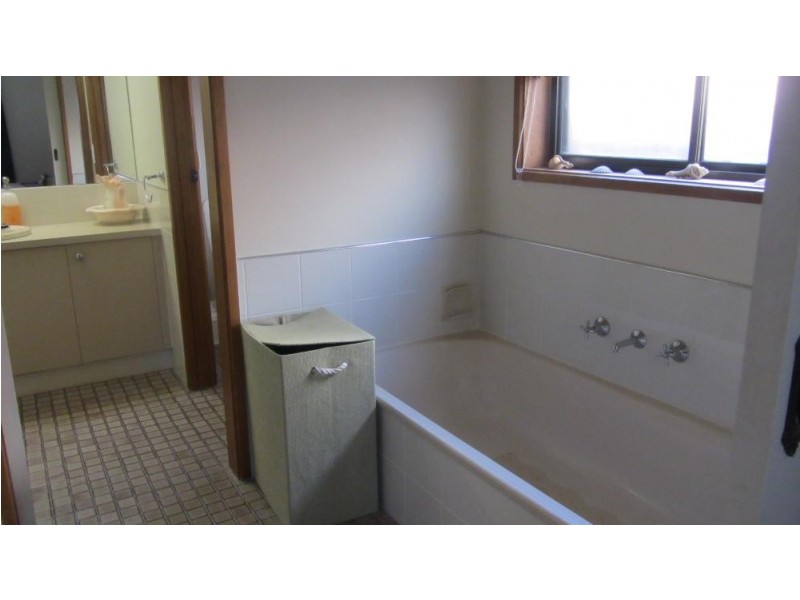 73 Wood Street, Jindera NSW 2642