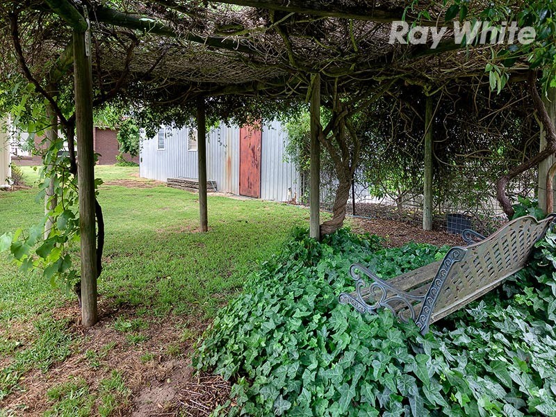 136 Bank Street, Howlong NSW 2643