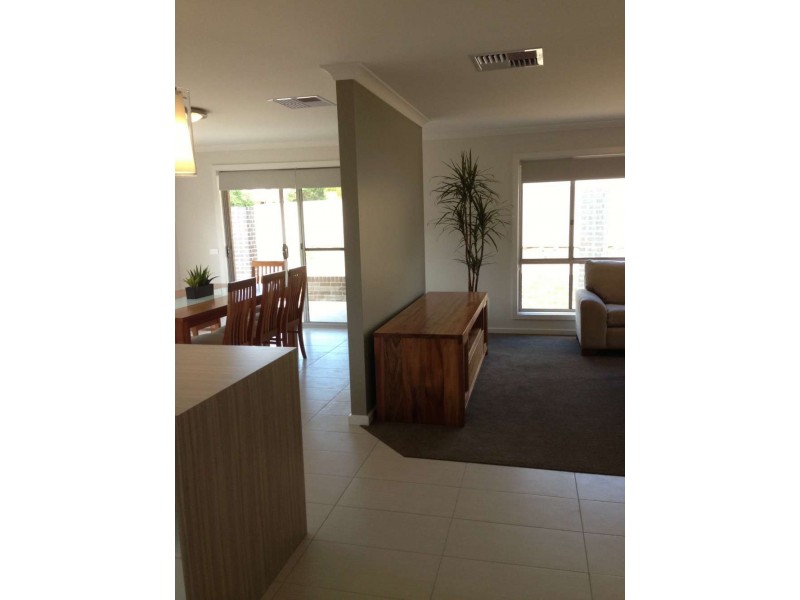 6/9 Donnolley Court, Lavington NSW 2641