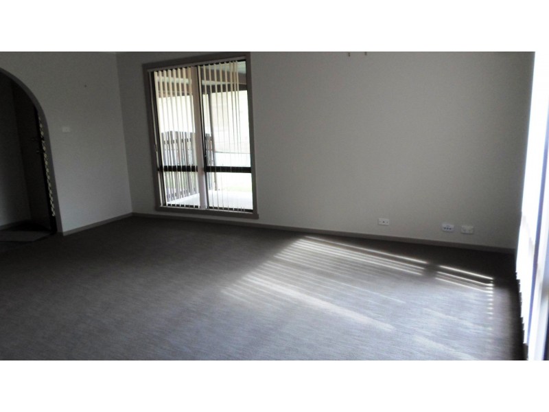 285 Clarence Street, Lavington NSW 2641