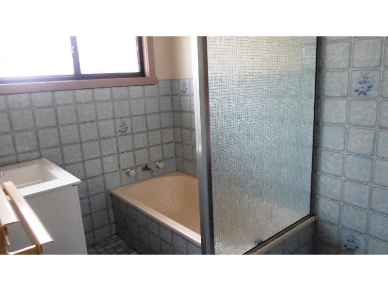 285 Clarence Street, Lavington NSW 2641