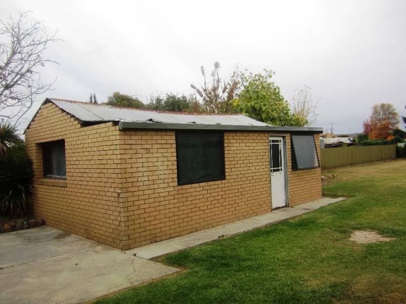 449 Kemp Street, Lavington NSW 2641