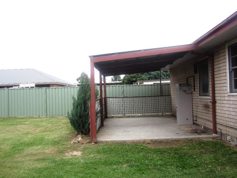 449 Kemp Street, Lavington NSW 2641