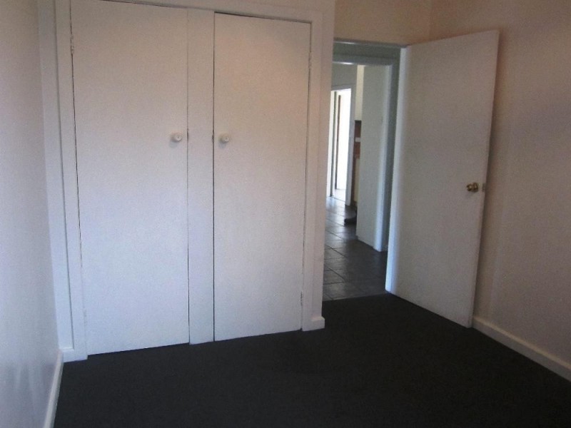 449 Kemp Street, Lavington NSW 2641