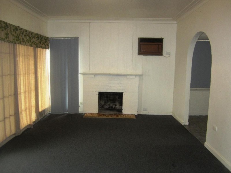 449 Kemp Street, Lavington NSW 2641