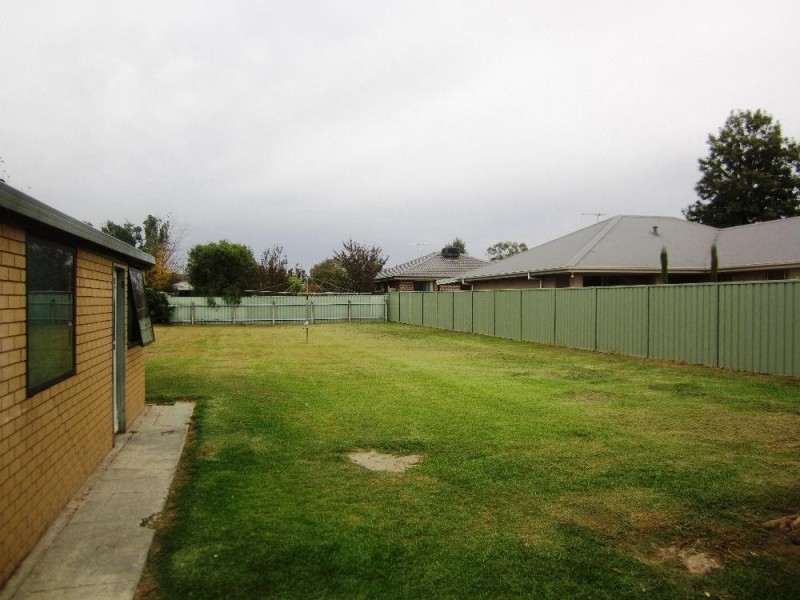 449 Kemp Street, Lavington NSW 2641