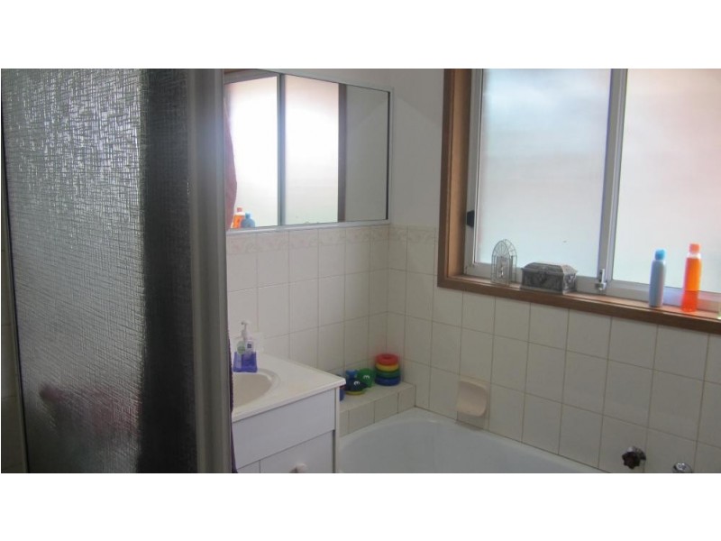 1 and 2/748 East Street, East Albury NSW 2640