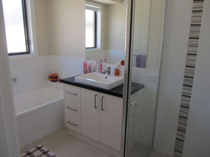 13 Pech Street, Jindera NSW 2642