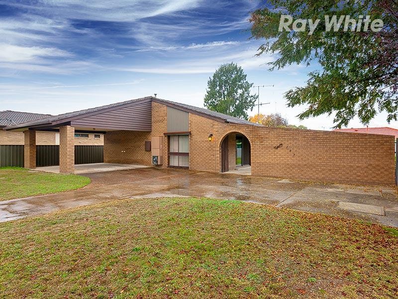 359 Sandrina Drive, Lavington NSW 2641