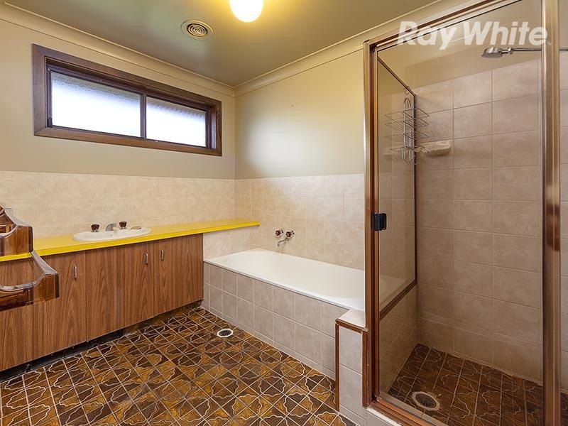 359 Sandrina Drive, Lavington NSW 2641