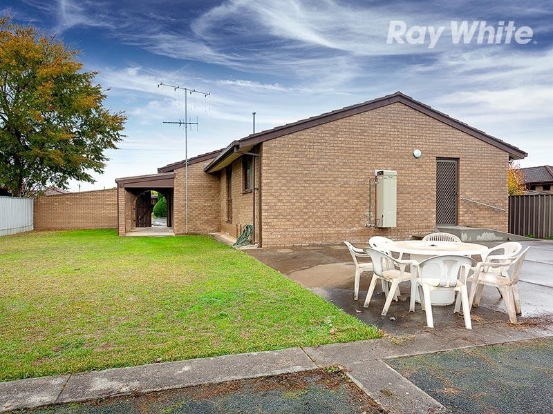 359 Sandrina Drive, Lavington NSW 2641