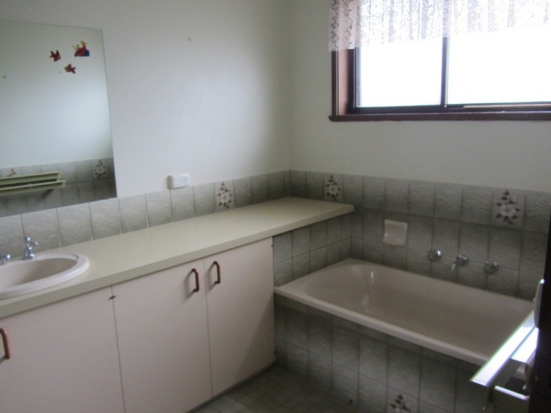 2/8 Brent Court, Lavington NSW 2641