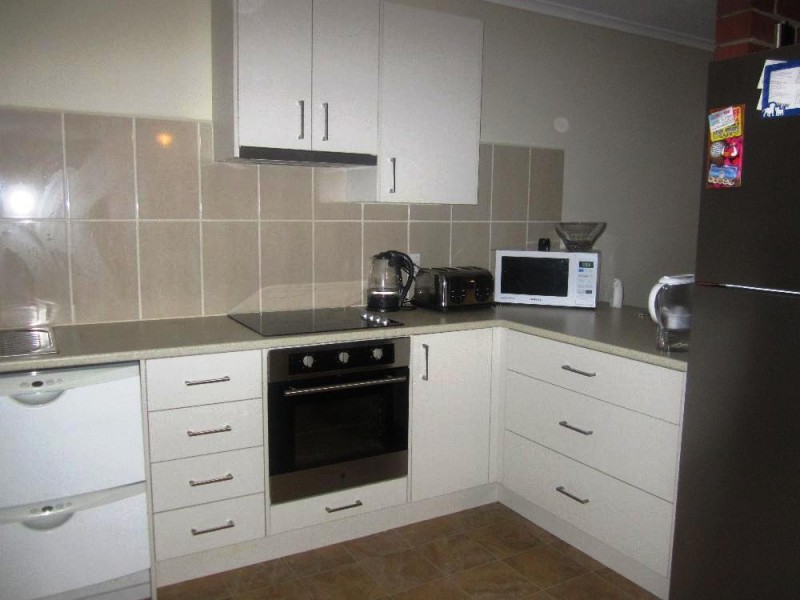 2/307 Moore Street, Lavington NSW 2641