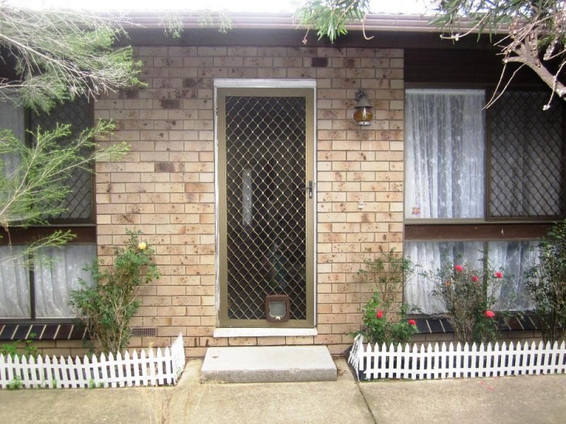 2/307 Moore Street, Lavington NSW 2641