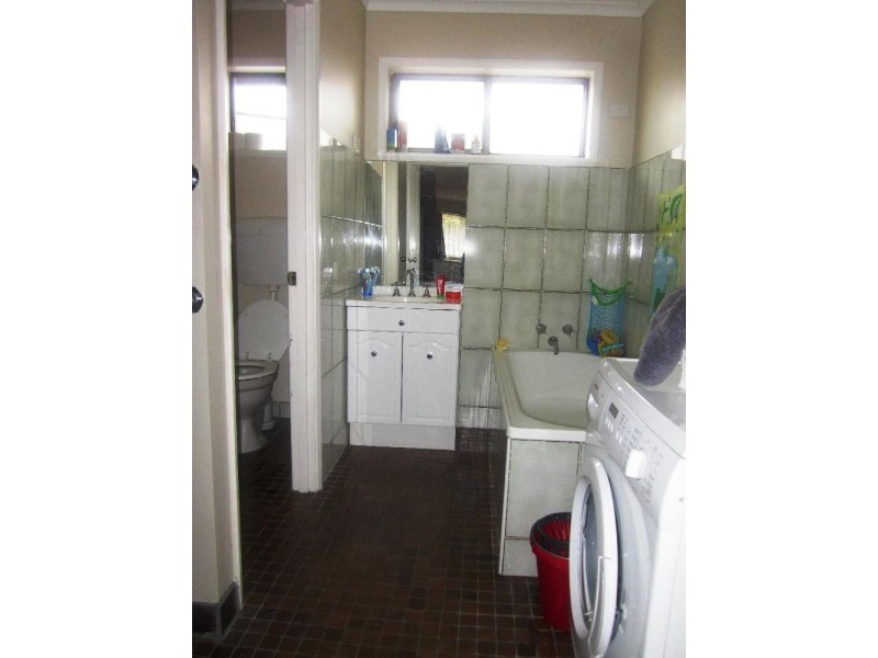 2/307 Moore Street, Lavington NSW 2641