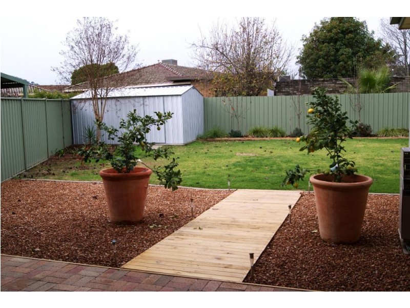 564 Woodbury Court, Lavington NSW 2641