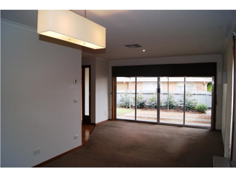 564 Woodbury Court, Lavington NSW 2641