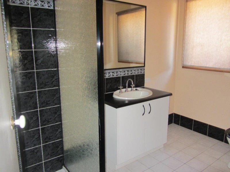 74 Bogong Street, Thurgoona NSW 2640