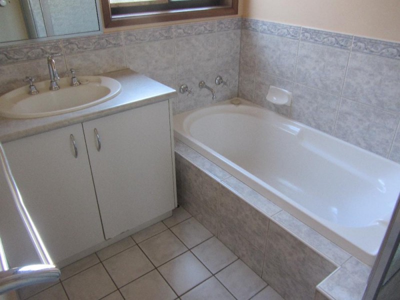 74 Bogong Street, Thurgoona NSW 2640