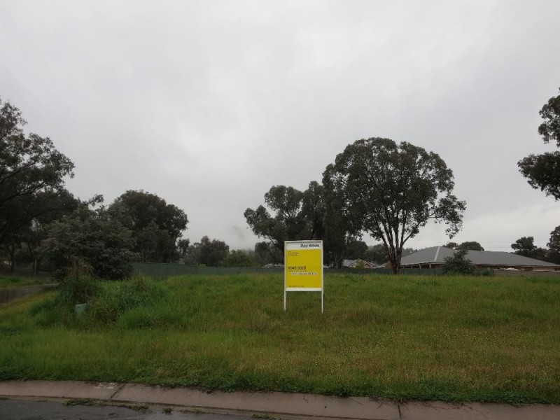21 Chafia Place, Lavington NSW 2641