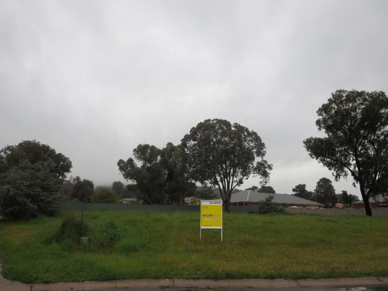 21 Chafia Place, Lavington NSW 2641