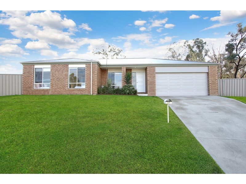 17 Chafia Place, Springdale Heights NSW 2641