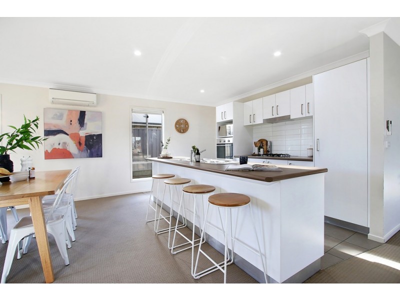 17 Chafia Place, Springdale Heights NSW 2641