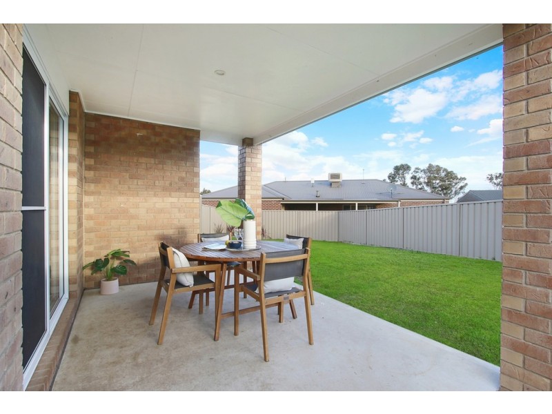 17 Chafia Place, Springdale Heights NSW 2641