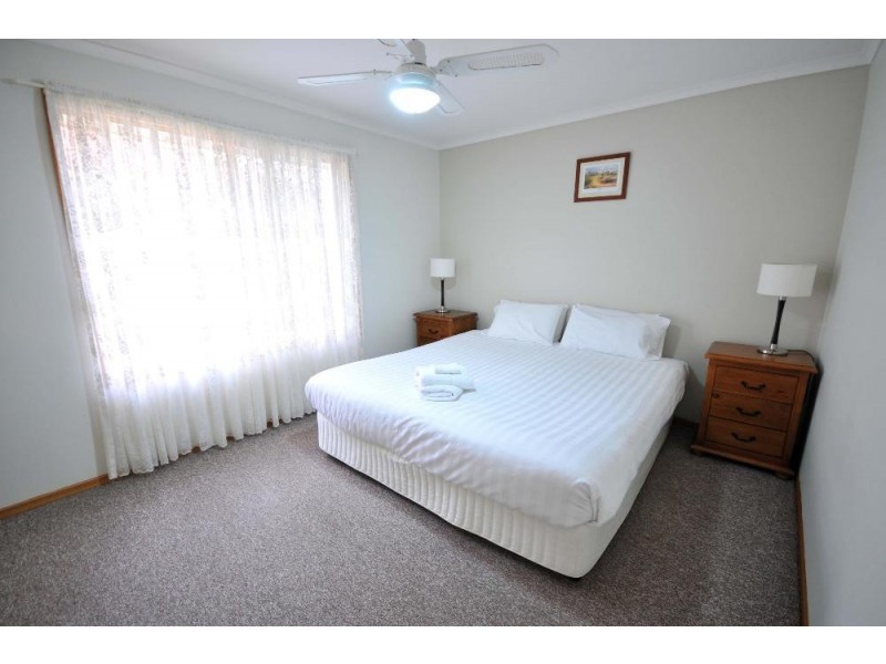 9/381 Dick Road, Lavington NSW 2641