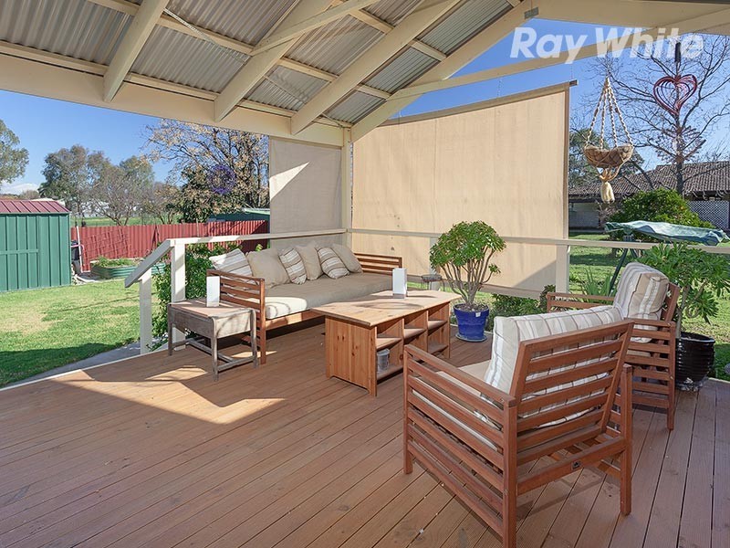 10 Hawkins Street, Howlong NSW 2643