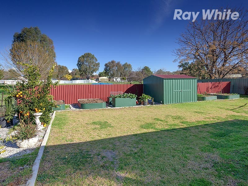 10 Hawkins Street, Howlong NSW 2643