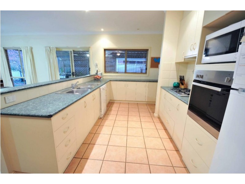 19 Valerie Way, Lavington NSW 2641