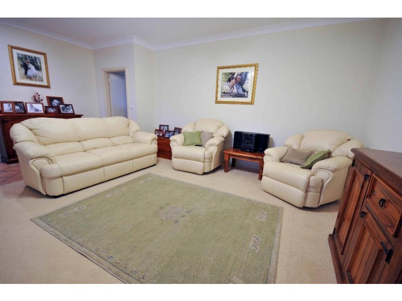 19 Valerie Way, Lavington NSW 2641