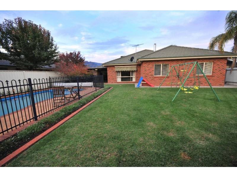 19 Valerie Way, Lavington NSW 2641