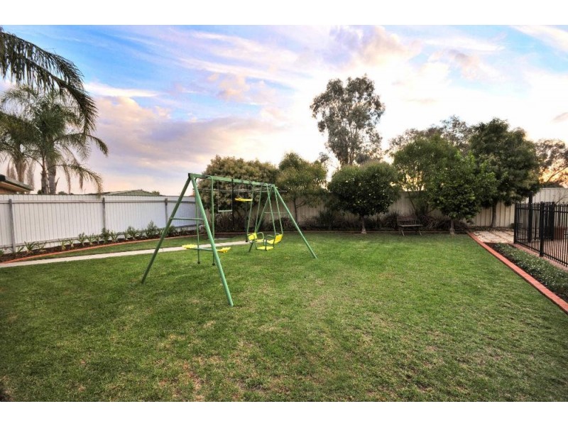 19 Valerie Way, Lavington NSW 2641