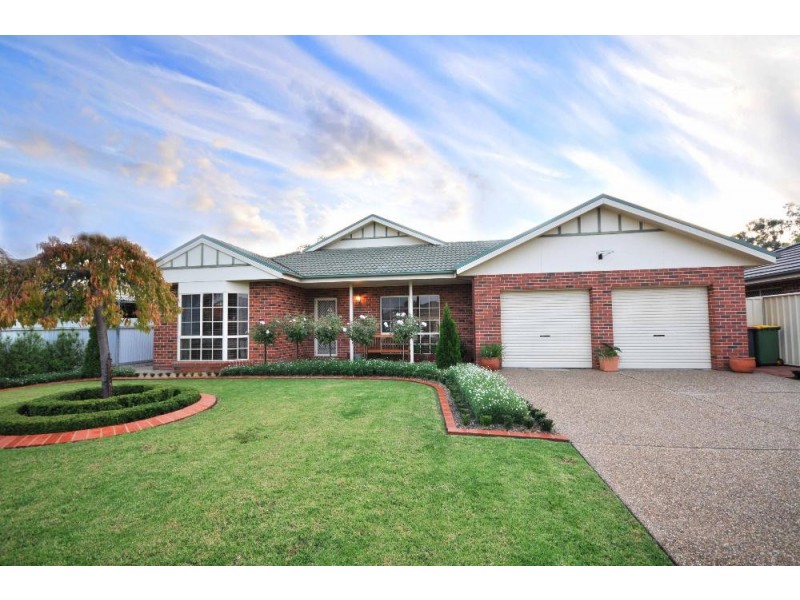 19 Valerie Way, Lavington NSW 2641