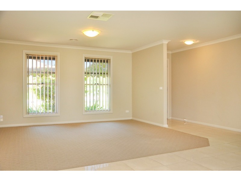 7 Bullfrog Court, Thurgoona NSW 2640